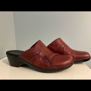Clarks red leather clogs 9M